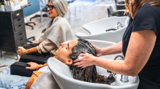 bac pour laver les cheveux